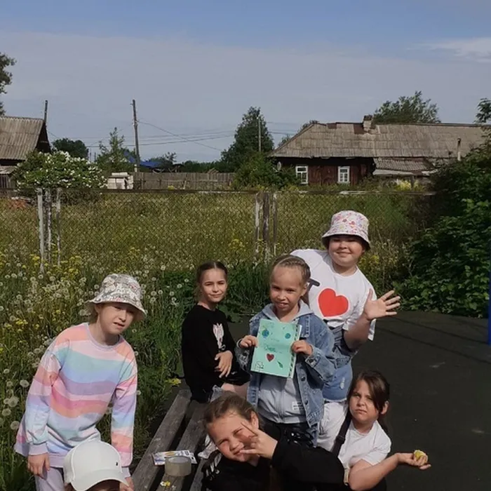 День 7 в лагере «По дороге с облаками»: Когда смех, творчество и умные игры создают волшебство! ✨🌼🧠
